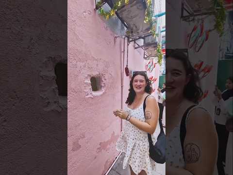 smallest shop in world