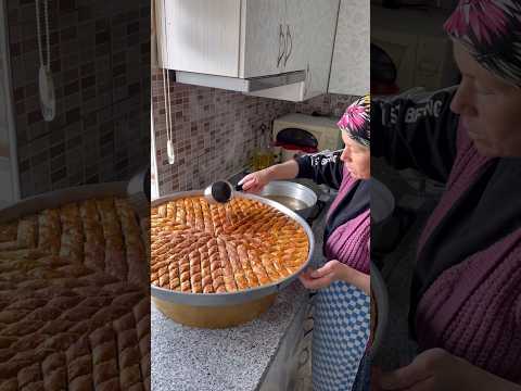 Ev yapımı bol cevizli baklava