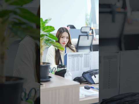 มาทำงานวันแรกก็เจอ...?! #funnyshorts #หนังสั้น