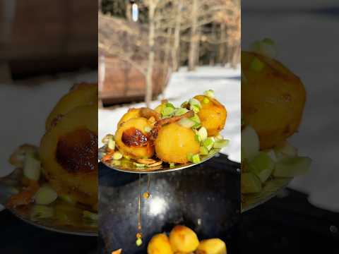 Партизанская картошка на огне🔥свежий воздух , аромат жареного сала и чеснока 🧄