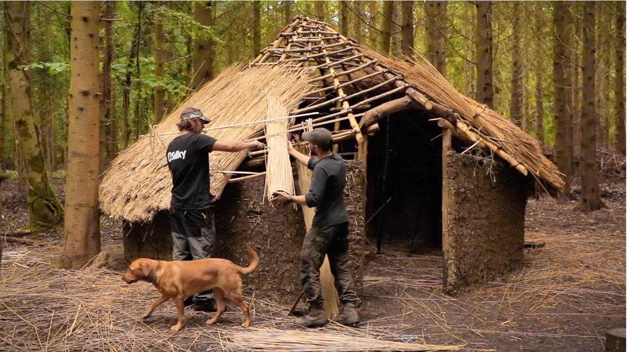 Building a Medieval Roundhouse - Thatching the Roof Iron Age Bushcraft (PART 8)