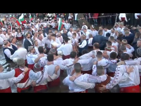 Bulgária cumpre tradição da Epifania