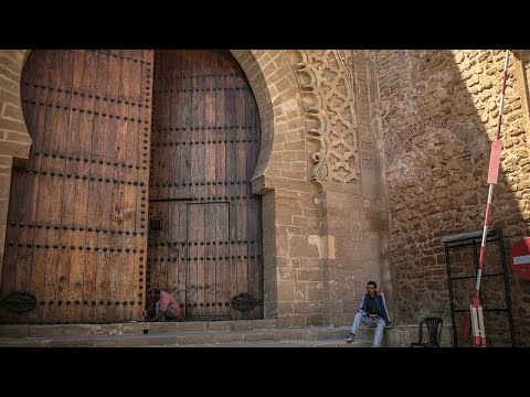 Earthenware houses built to beat climate change in Morocco