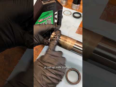 How to replace your fork seals. Explained in 60 sec. ⚠️ Warning : Fork Caps Under Spring Pressure