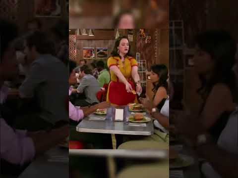 Max was actually a great waitress ??? #shorts #2brokegirls