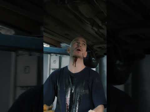 Лайфхак по заливанию масла! Автомеханикам на заметку 😂 #тяпа  #чернобыль