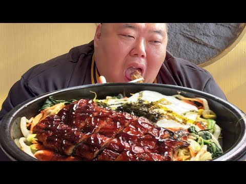 猴哥出门探店石锅配米饭安排上！颜值高味道绝一锅香喷喷，好吃又好看越吃越上头！【胖猴仔】