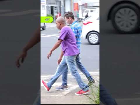 TONINHO TORNADO: ATRAPALHANDO OS PEDESTRES NA RUA!