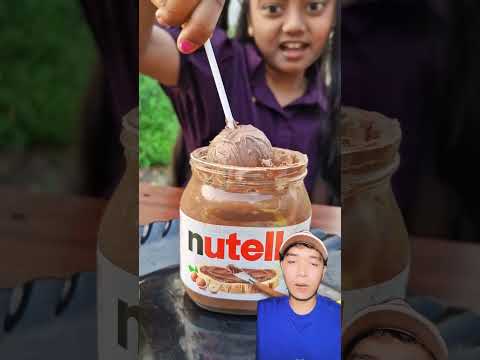 Adek ambil permen kakak yang lagi tidur 😱