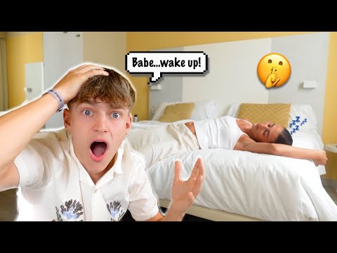 PASSING Out Whilst Getting Ready Prank On my BOYFRIEND On HOLIDAY PRANK!! *FUNNY* 😂