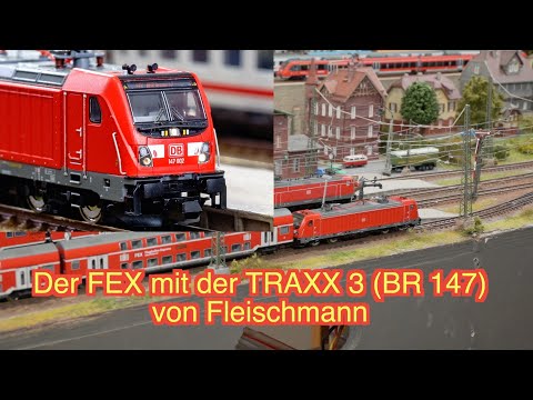 Ein Mann sieht rot - der FEX mit der TRAXX 3, BR 147, von Fleischmann in Spur N - schnell zum BER