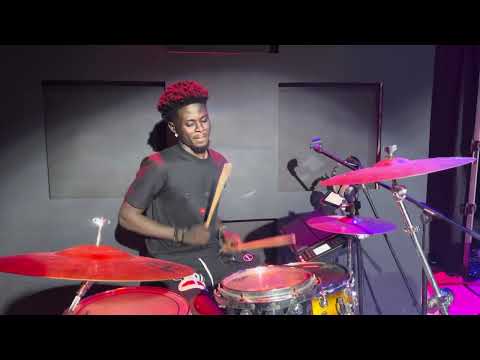 Image: Kuami Eugene On The Drums Grooving To Kojo Antwi (U)