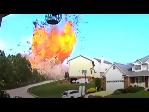 TOP 10 Explosiones de Tanques de Almacenamiento Creando Bombas Gigantes