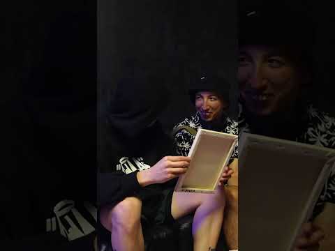 Peso Pluma Sorprende A Su Fan Antes De Su Concierto!