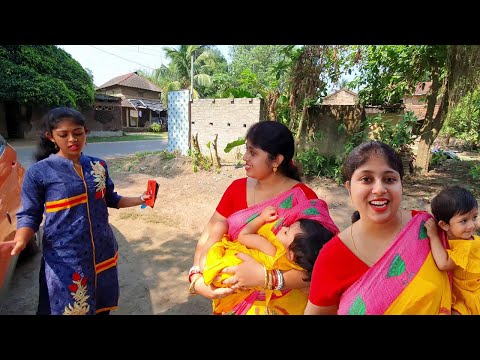 ছাপা শাড়ির সঙ্গে লিপস্টিক - উফঃ আর পারিনা 😝