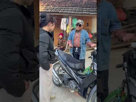 bố ck đi ăn cư.ới mà ă.n m.ặ.c trông không khác gì