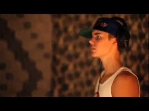 Justin Bieber - Fa La La On Studio
