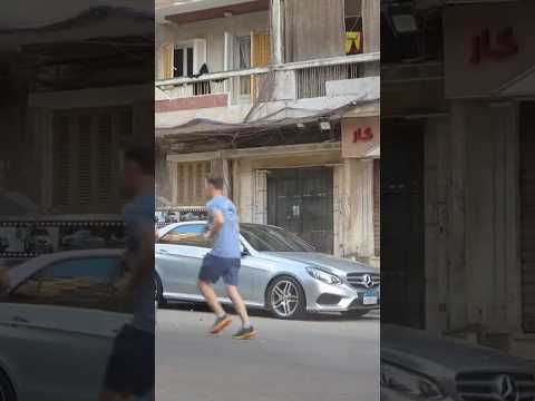 الرئيس الفرنسي إيمانويل يمارس رياضة الجري في شوارع الإسكندرية❤️