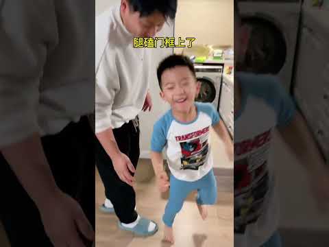 The little prince does pull-ups with two fingers