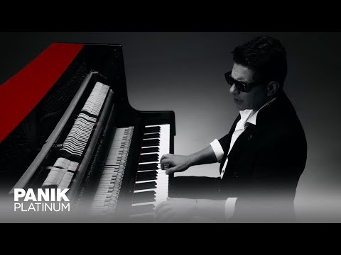 Νίκος Κουρκούλης - Με Πονάει Ακόμα - Official Music Video