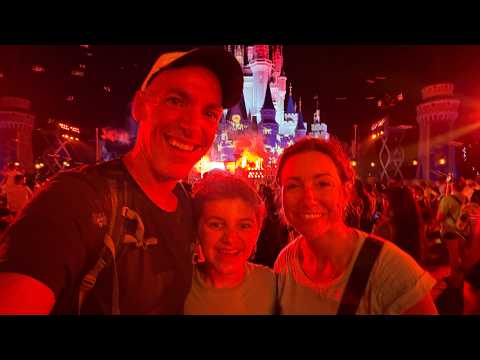 Our Crazy Night at Magic Kingdom | Becoming Disney Vloggers For 30 Days (25/30)