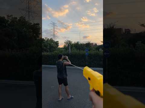 Everyone falls into the trap #watergun #prank #prankvideo #watergunfight #prankvideostelugu