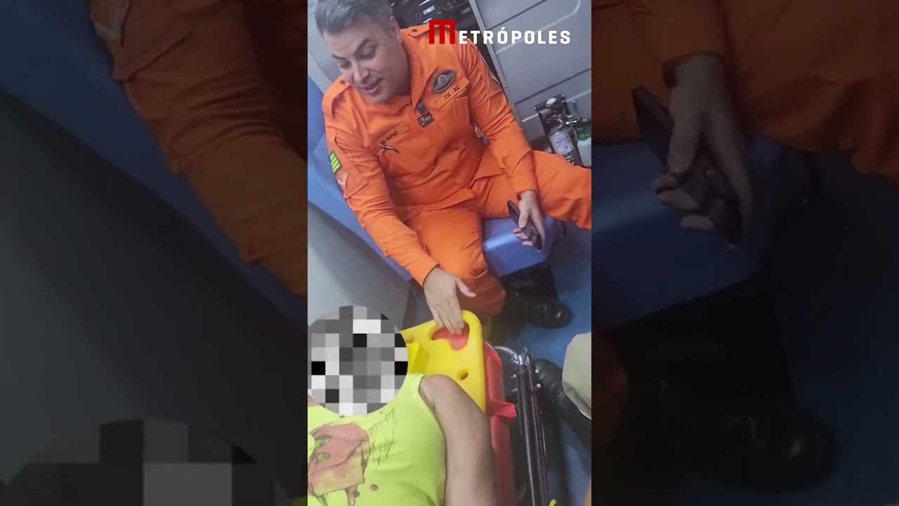 Emocionante bombeiro canta para acalmar paciente em crise
