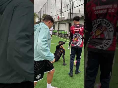 Alguém tem uns amigos assim #viralvideos #explorer #footballskills #futbol #futeboles #soccer