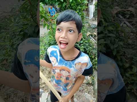sambil megang permen gagang dan peteng layangan koang ziad niruin suara balon #trendingshorts