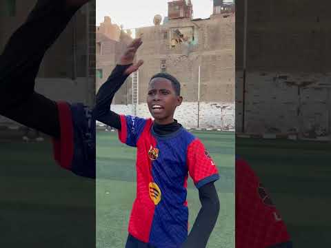 اصغر لاعب في برشلونه في تحدي فان دايك و اليسون حد يعرف مين الاعب دا😳😱😱🔥⚽️🤷♂️
