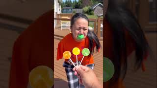 Baby helps sister and mom eat lollipop 🍭👶🏻❤️👧🏻