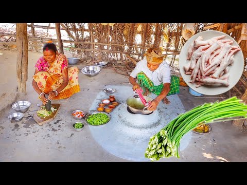 HOW santali tribe couple cooking Chicken Feet Curry With Onion Leaves for their lunch