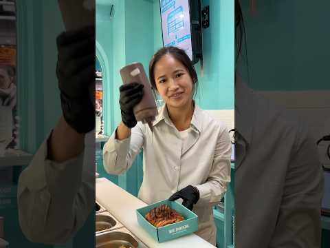 Pain au chocolat à la pâte à cookie ? En vrai ça donne plutôt envie ! #food #paris #patisserie