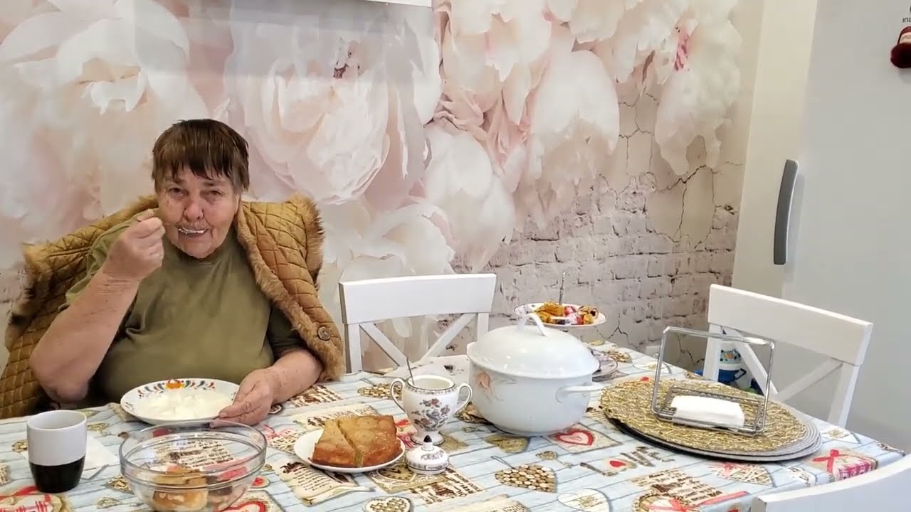 Мама закончила курс лечение! Убираем снег