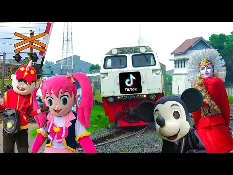 Badut Boboiboy,  Ondel Ondel, Mickey Mouse, Palang Dan Kereta Api Joget Lucu Tiktok