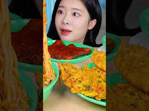 분식 풀코스 ☆ <strong>라볶이</strong> 튀김 피카츄돈까스 떡꼬치 김밥 ❤️ 먹방 Spicy Rabokguri &amp; Korean Street Food Feast