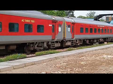 12581 New Delhi SF Express (Banaras - New Delhi)
