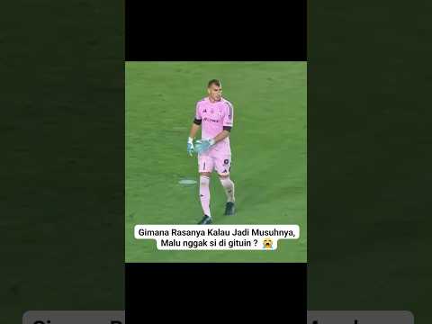 Reaksi kiper yang menghibur 😅