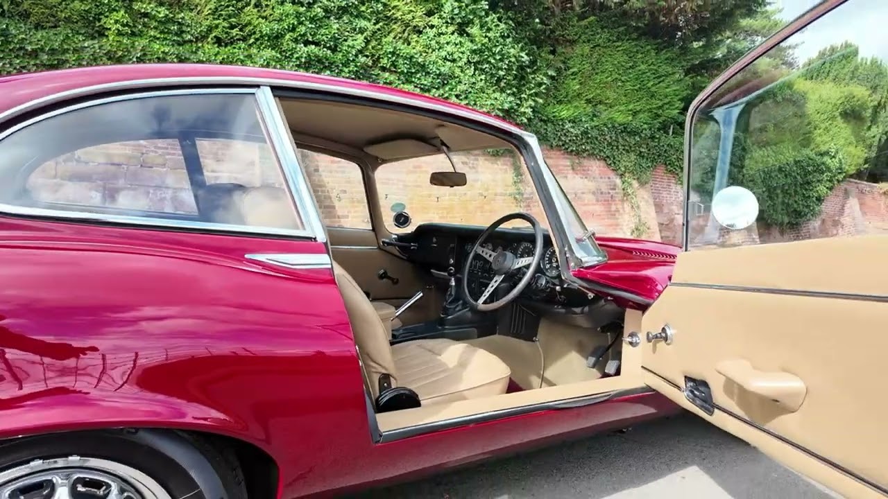 Vista previa del video del Jaguar E-Type V12 (2+2) (1971)