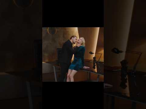 Un vampire aime celle qu'il ne peut toucher #shorts #lovebuster poster