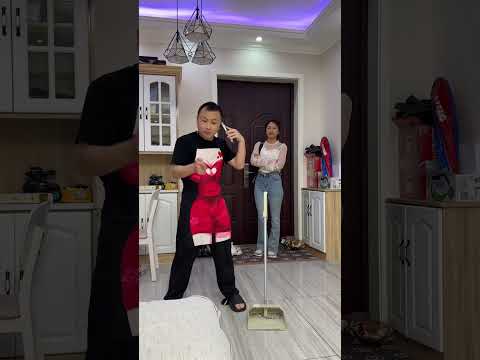 I'm too anxious. I'll just look back. Funny couple's daily life. Couple's daily life. Watch it a