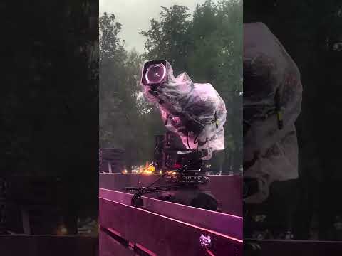 Why This Lens Never Blurs