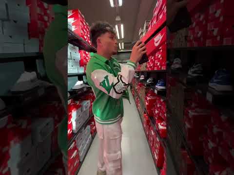 Cambiando mis zapatillas viejas en Nike ? #shorts