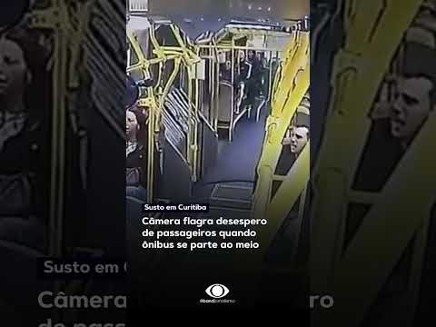 Câmera flagra desespero de passageiros quando ônibus se parte ao meio