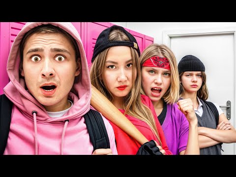 Пробрался в Школу САМЫХ ЗЛЫХ Девочек !