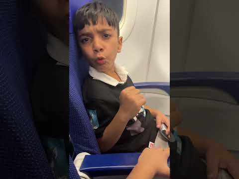 Duggu ko flight me bhookh lag gayi ☺️🤣