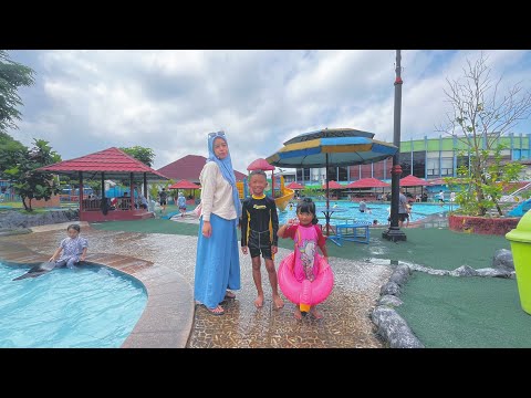 ADA AZA berenang di amerta waterpark wonosobo