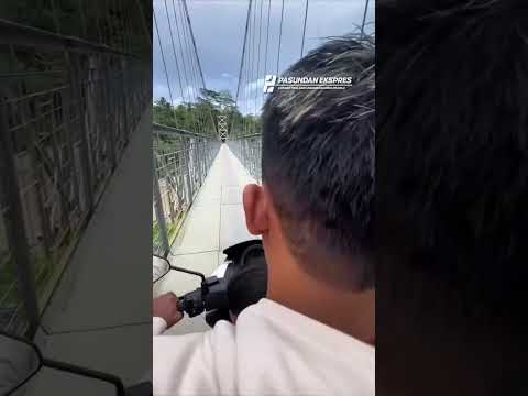 Jembatan Gantung Ciloa di Kabupaten Tasikmalaya, Jawa Barat Dipalang Bambu