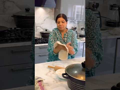 Desi maa in the uk 🇬🇧 #pakistani #maa #mother #desi #shortsvideo #cooking #indian #desifood