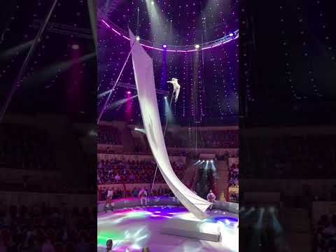 Splits in flight, extreme performance στο ελληνικό τσίρκο  Шпагат в полёте экстремальное выступление